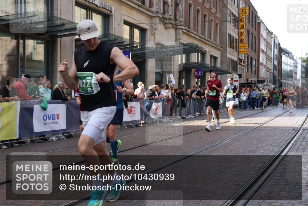 13.09.2026 - 21. swb-Marathon Bremen Strokosch-Dieckow http://msf.ph/oto/10430939 13.09.2026 13:10:49 Ziel 335, 697, 1349, 2021, 2087, 2759, 3440, 3448, 3484, 3647, 4429, 4475, 4571, 5079, 6471, 6657, 8183, 8474, 9410, 9618, 9622, 9762, 384, 1181, 1385, 1498, 1554, 2347, 2605, 4023, 4727, 5066, 5152, 5155, 5168, 5314, 5387, 5620, 5648, 6267, 7115, 7136, 7881, 9659, 13248 meine-sportfotos.de