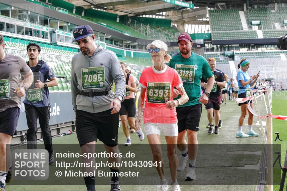 13.09.2026 - 21. swb-Marathon Bremen Michael Burmester http://msf.ph/oto/10430941 13.09.2026 13:28:28 Laufen im Stadion 111, 186, 220, 357, 422, 476, 478, 597, 685, 726, 729, 829, 888, 925, 986, 1079, 1220, 1298, 1325, 1384, 1412, 1496, 1608, 1615, 1741, 1769, 1777, 1958, 1961, 1984, 2236, 2326, 2365, 2472, 2502, 2507, 2574, 2593, 2725, 2743, 2748, 2862, 2868, 2875, 2876, 2923, 2924, 2991, 3020, 3045, 3061, 3073, 3154, 3184, 3219, 3238, 3274, 3321, 3361, 3589, 3592, 3594, 3595, 3678, 3694, 3755, 3756, 3798, 3826, 3853, 3885, 3907, 3953, 3965, 3971, 3978, 3987, 4108, 4238, 4457, 4660 meine-sportfotos.de