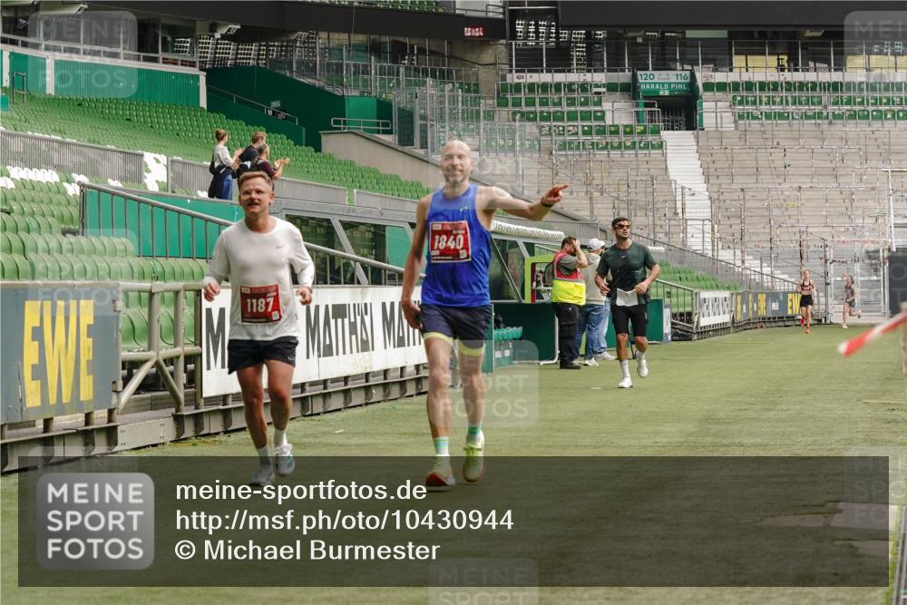 13.09.2026 - 21. swb-Marathon Bremen Michael Burmester http://msf.ph/oto/10430944 13.09.2026 12:25:50 Laufen im Stadion 206, 322, 447, 814, 841, 875, 968, 1187, 1313, 1544, 1840, 2044, 2143, 129, 236, 642 meine-sportfotos.de