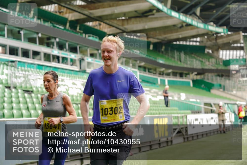 13.09.2026 - 21. swb-Marathon Bremen Michael Burmester http://msf.ph/oto/10430955 13.09.2026 10:22:07 Laufen im Stadion 10244, 10302, 10441, 10926, 10961, 11083, 11142, 11338, 11454, 11619, 11738, 11854, 11916, 11944, 11964, 12003, 12289, 12370, 12456, 12513, 12520, 12538, 13507, 13513, 13514, 13519, 13535, 13539, 13548, 13551, 13553, 13559, 13568, 13575, 13584, 13587, 13606, 13608, 13616, 13636, 13641, 10366, 10475, 11481, 11652, 12457, 12458, 13504, 13530, 13533, 13534, 13536, 13541, 13543, 13554, 13564 meine-sportfotos.de