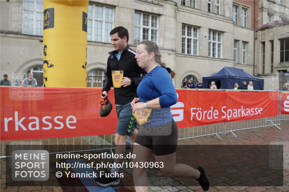 13.09.2026 - Kiel Lauf Yannick Fuchs http://msf.ph/oto/10430963 13.09.2026 11:14:45 Ziel 3706, 3707, 3708, 5601, 6378, 6783, 6905, 7787, 11482, 270, 283, 397, 1338, 1339, 2520, 3278, 5478, 6783, 6806, 7787, 7998, 9272, 10278, 9273, 10116, 10124, 397, 489, 9272, 9873 meine-sportfotos.de