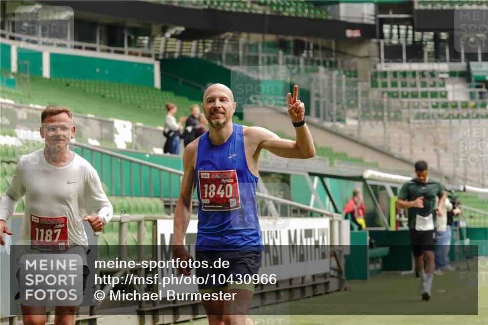 13.09.2026 - 21. swb-Marathon Bremen Michael Burmester http://msf.ph/oto/10430966 13.09.2026 12:25:51 Laufen im Stadion 206, 322, 447, 814, 841, 875, 968, 1187, 1313, 1544, 1840, 2044, 2143, 129, 236, 642 meine-sportfotos.de