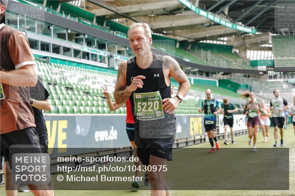 13.09.2026 - 21. swb-Marathon Bremen Michael Burmester http://msf.ph/oto/10430975 13.09.2026 13:04:00 Laufen im Stadion 209, 210, 488, 534, 565, 596, 725, 762, 881, 940, 1014, 1343, 1373, 1456, 1458, 1460, 1479, 1611, 1649, 1653, 1687, 1771, 2223, 2276, 2364, 2369, 2421, 2430, 2434, 2452, 2513, 2625, 2779, 2851, 2872, 2891, 2900, 2910, 2919, 2934, 2957, 2977, 3028, 3114, 3135, 3217, 3258, 3360, 3402, 3419, 3425, 3454, 3460, 3496, 3510, 3521, 3576, 3579, 3585, 3597, 3618, 3796, 3846, 3859, 3909, 3938, 3970, 3983, 4077, 4133, 4558, 242 meine-sportfotos.de