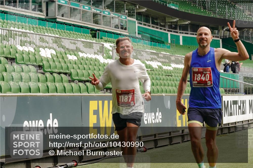 13.09.2026 - 21. swb-Marathon Bremen Michael Burmester http://msf.ph/oto/10430990 13.09.2026 12:25:52 Laufen im Stadion 206, 322, 447, 814, 841, 875, 968, 1187, 1313, 1544, 1840, 2044, 2143, 129, 236, 642 meine-sportfotos.de