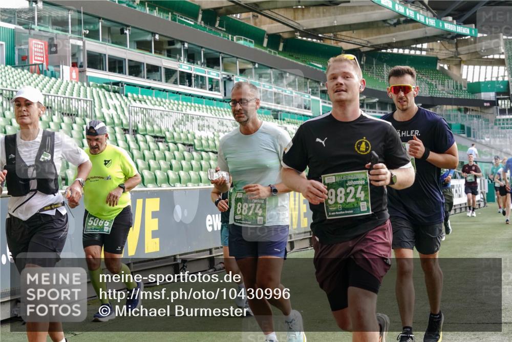 13.09.2026 - 21. swb-Marathon Bremen Michael Burmester http://msf.ph/oto/10430996 13.09.2026 13:28:32 Laufen im Stadion 111, 220, 357, 422, 476, 478, 597, 685, 726, 729, 754, 829, 888, 925, 986, 1079, 1220, 1298, 1325, 1384, 1412, 1496, 1608, 1615, 1741, 1769, 1777, 1958, 1961, 1984, 2236, 2326, 2365, 2472, 2502, 2507, 2574, 2593, 2725, 2743, 2862, 2868, 2875, 2876, 2923, 2924, 2991, 3020, 3045, 3061, 3073, 3154, 3184, 3219, 3238, 3274, 3321, 3361, 3589, 3592, 3594, 3595, 3678, 3694, 3755, 3798, 3826, 3853, 3885, 3907, 3953, 3965, 3971, 3978, 3987, 4011, 4108, 4238, 4457, 4660 meine-sportfotos.de