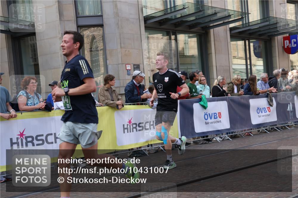 13.09.2026 - 21. swb-Marathon Bremen Strokosch-Dieckow http://msf.ph/oto/10431007 13.09.2026 13:10:53 Ziel 335, 697, 1349, 2021, 2087, 3440, 3448, 3484, 3647, 4429, 5079, 6274, 6471, 6657, 8183, 8474, 9291, 9410, 9618, 9622, 9762, 384, 1181, 1385, 1498, 1554, 2347, 2759, 4023, 4475, 4571, 4727, 5066, 5152, 5155, 5168, 5314, 5387, 5620, 5648, 6267, 7115, 7136, 9659, 13248 meine-sportfotos.de