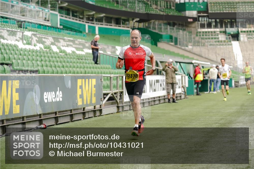 13.09.2026 - 21. swb-Marathon Bremen Michael Burmester http://msf.ph/oto/10431021 13.09.2026 10:22:12 Laufen im Stadion 10244, 10302, 10441, 10926, 10961, 11083, 11142, 11227, 11338, 11454, 11619, 11738, 11854, 11916, 11944, 12003, 12209, 12370, 12395, 12456, 12513, 12520, 12538, 13507, 13513, 13514, 13519, 13535, 13539, 13548, 13551, 13553, 13559, 13568, 13575, 13584, 13587, 13606, 13608, 13616, 13636, 13641, 10366, 10475, 11481, 11652, 12457, 12458, 13504, 13530, 13533, 13534, 13536, 13541, 13543, 13554, 13564 meine-sportfotos.de
