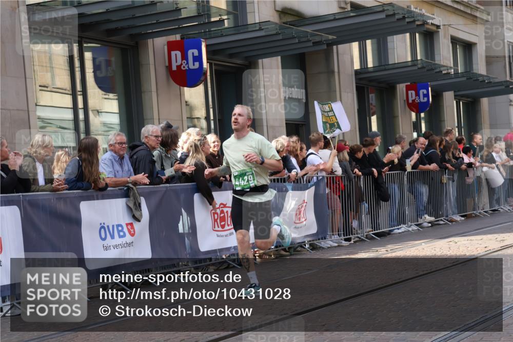 13.09.2026 - 21. swb-Marathon Bremen Strokosch-Dieckow http://msf.ph/oto/10431028 13.09.2026 13:10:54 Ziel 335, 697, 1349, 2021, 2087, 3440, 3448, 3484, 3647, 3899, 4429, 5079, 6274, 6471, 6657, 8183, 8474, 9291, 9410, 9618, 9622, 9762, 384, 1181, 1385, 1498, 1554, 2021, 2347, 2759, 4023, 4475, 4571, 4727, 5066, 5152, 5155, 5168, 5314, 5387, 5620, 5648, 7115, 7136, 9622, 9659, 13248 meine-sportfotos.de