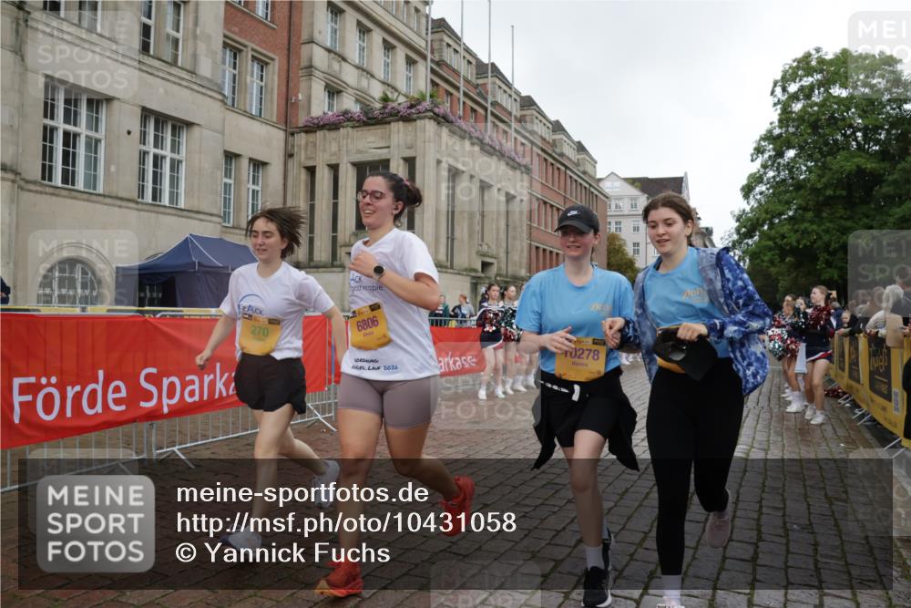 13.09.2026 - Kiel Lauf Yannick Fuchs http://msf.ph/oto/10431058 13.09.2026 11:15:06 Ziel 2092, 10116, 10124, 270, 2520, 3706, 3707, 3708, 5601, 6378, 6783, 6806, 6905, 7787, 9273, 10278, 11482, 155, 2401, 5327, 11871, 270, 283, 1338, 1339, 2520, 6806, 7998, 10278 meine-sportfotos.de