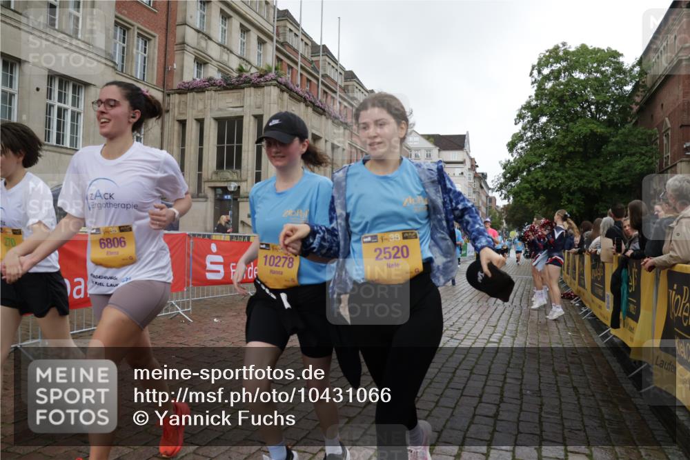 13.09.2026 - Kiel Lauf Yannick Fuchs http://msf.ph/oto/10431066 13.09.2026 11:15:06 Ziel 2092, 10116, 10124, 270, 2520, 3706, 3707, 3708, 5601, 6378, 6783, 6806, 6905, 7787, 9273, 10278, 11482, 155, 2401, 5327, 11871, 270, 283, 1338, 1339, 2520, 6806, 7998, 10278 meine-sportfotos.de