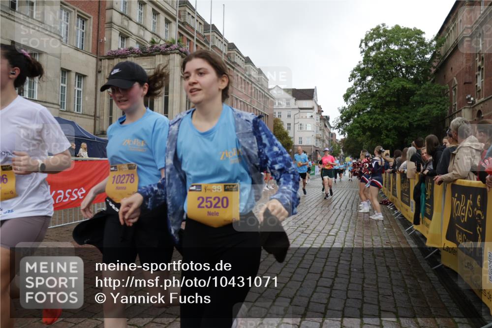 13.09.2026 - Kiel Lauf Yannick Fuchs http://msf.ph/oto/10431071 13.09.2026 11:15:06 Ziel 2092, 10116, 10124, 270, 2520, 3706, 3707, 3708, 5601, 6378, 6783, 6806, 6905, 7787, 9273, 10278, 11482, 155, 2401, 5327, 11871, 270, 283, 1338, 1339, 2520, 6806, 7998, 10278 meine-sportfotos.de
