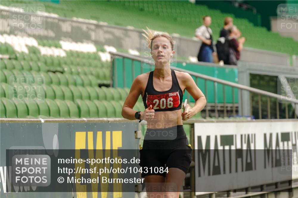 13.09.2026 - 21. swb-Marathon Bremen Michael Burmester http://msf.ph/oto/10431084 13.09.2026 12:26:12 Laufen im Stadion 206, 238, 322, 447, 814, 841, 875, 968, 1187, 1313, 1840, 2044, 2143, 129, 236, 1567 meine-sportfotos.de