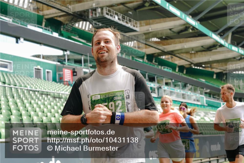 13.09.2026 - 21. swb-Marathon Bremen Michael Burmester http://msf.ph/oto/10431138 13.09.2026 13:04:06 Laufen im Stadion 178, 209, 210, 488, 534, 565, 596, 725, 762, 881, 940, 1014, 1239, 1343, 1373, 1456, 1458, 1460, 1479, 1611, 1649, 1653, 1687, 1771, 2223, 2276, 2364, 2369, 2421, 2430, 2434, 2452, 2513, 2625, 2723, 2779, 2851, 2867, 2872, 2891, 2900, 2910, 2919, 2934, 2957, 2977, 3028, 3114, 3135, 3217, 3320, 3360, 3402, 3419, 3425, 3454, 3460, 3496, 3510, 3521, 3576, 3579, 3585, 3597, 3618, 3796, 3846, 3859, 3909, 3938, 3970, 3983, 4077, 4133, 242 meine-sportfotos.de