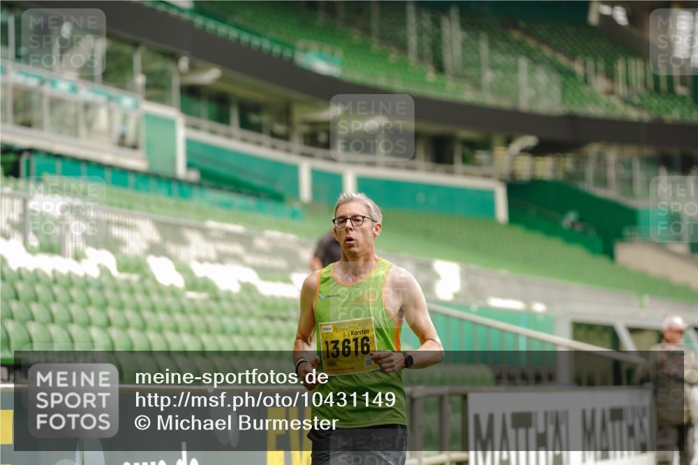13.09.2026 - 21. swb-Marathon Bremen Michael Burmester http://msf.ph/oto/10431149 13.09.2026 10:22:21 Laufen im Stadion 10244, 10302, 10441, 10575, 10926, 11083, 11127, 11142, 11198, 11227, 11338, 11454, 11619, 11738, 11854, 11916, 11944, 12003, 12209, 12370, 12395, 12456, 12513, 12520, 12538, 13507, 13513, 13519, 13535, 13539, 13548, 13551, 13553, 13556, 13559, 13568, 13575, 13584, 13587, 13606, 13608, 13616, 13636, 13641, 13642, 10366, 10475, 11481, 11652, 12457, 13504, 13530, 13533, 13534, 13536, 13541, 13543, 13554, 13564 meine-sportfotos.de