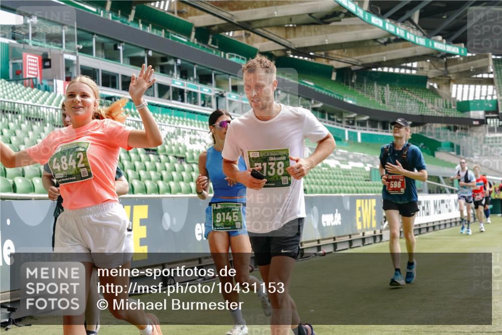 13.09.2026 - 21. swb-Marathon Bremen Michael Burmester http://msf.ph/oto/10431153 13.09.2026 13:04:07 Laufen im Stadion 178, 209, 210, 488, 534, 565, 596, 725, 762, 881, 940, 1014, 1239, 1343, 1373, 1456, 1458, 1460, 1479, 1611, 1649, 1653, 1656, 1687, 1771, 2223, 2276, 2369, 2421, 2430, 2434, 2452, 2513, 2625, 2723, 2779, 2851, 2867, 2872, 2891, 2900, 2910, 2919, 2934, 2957, 2977, 3028, 3114, 3135, 3217, 3320, 3360, 3402, 3419, 3425, 3454, 3460, 3496, 3510, 3521, 3576, 3579, 3585, 3597, 3618, 3796, 3846, 3859, 3909, 3938, 3970, 3983, 4077, 4133, 242 meine-sportfotos.de