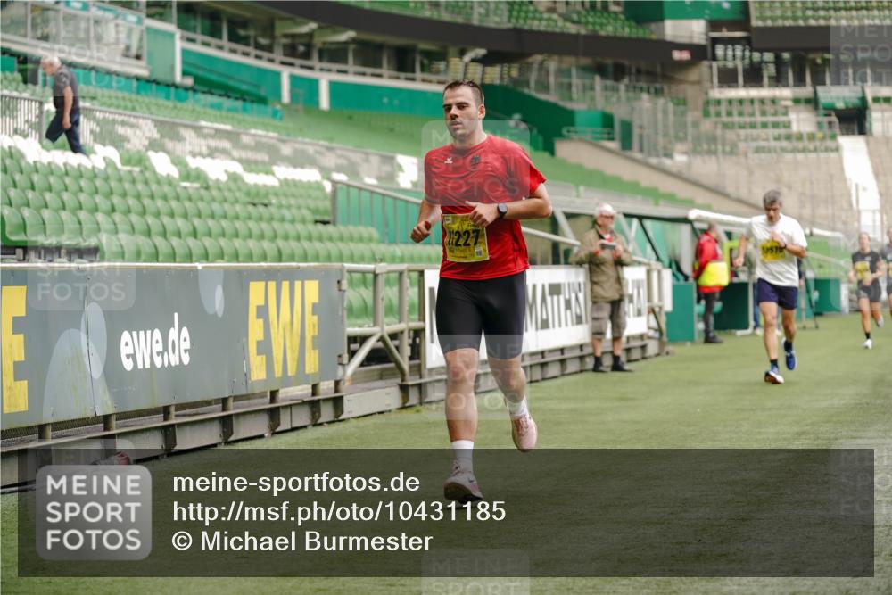 13.09.2026 - 21. swb-Marathon Bremen Michael Burmester http://msf.ph/oto/10431185 13.09.2026 10:22:29 Laufen im Stadion 10244, 10302, 10441, 10575, 10926, 11083, 11127, 11142, 11198, 11227, 11338, 11454, 11619, 11721, 11738, 11854, 11916, 11944, 12003, 12053, 12209, 12339, 12370, 12395, 12456, 12513, 12520, 12538, 13507, 13513, 13519, 13535, 13539, 13548, 13551, 13553, 13556, 13559, 13568, 13575, 13584, 13587, 13606, 13608, 13616, 13636, 13641, 13642, 10366, 10475, 11481, 11652, 12457, 13530, 13533, 13534, 13536, 13541, 13543, 13554, 13564 meine-sportfotos.de