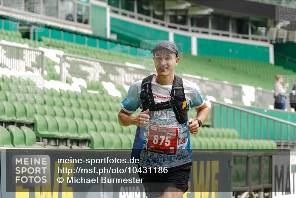 13.09.2026 - 21. swb-Marathon Bremen Michael Burmester http://msf.ph/oto/10431186 13.09.2026 12:26:40 Laufen im Stadion 103, 206, 238, 322, 447, 841, 875, 968, 1187, 1840, 2032, 2044, 2143, 129, 236, 289, 798, 1483, 1490, 1567 meine-sportfotos.de