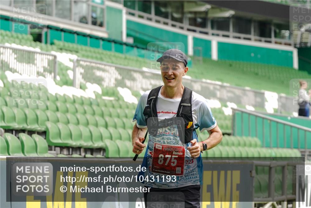13.09.2026 - 21. swb-Marathon Bremen Michael Burmester http://msf.ph/oto/10431193 13.09.2026 12:26:40 Laufen im Stadion 103, 206, 238, 322, 447, 841, 875, 968, 1187, 1840, 2032, 2044, 2143, 129, 236, 289, 798, 1483, 1490, 1567 meine-sportfotos.de