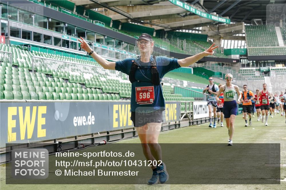 13.09.2026 - 21. swb-Marathon Bremen Michael Burmester http://msf.ph/oto/10431202 13.09.2026 13:04:08 Laufen im Stadion 178, 209, 210, 488, 534, 565, 596, 725, 762, 881, 940, 1014, 1239, 1343, 1373, 1456, 1458, 1460, 1479, 1611, 1649, 1653, 1656, 1687, 1771, 1941, 2223, 2276, 2369, 2421, 2430, 2434, 2452, 2513, 2625, 2723, 2779, 2851, 2867, 2872, 2891, 2900, 2910, 2919, 2934, 2957, 2977, 3028, 3114, 3135, 3217, 3320, 3360, 3402, 3419, 3425, 3454, 3460, 3496, 3510, 3521, 3576, 3579, 3585, 3597, 3618, 3796, 3846, 3859, 3909, 3938, 3970, 3983, 4077, 4133, 242 meine-sportfotos.de