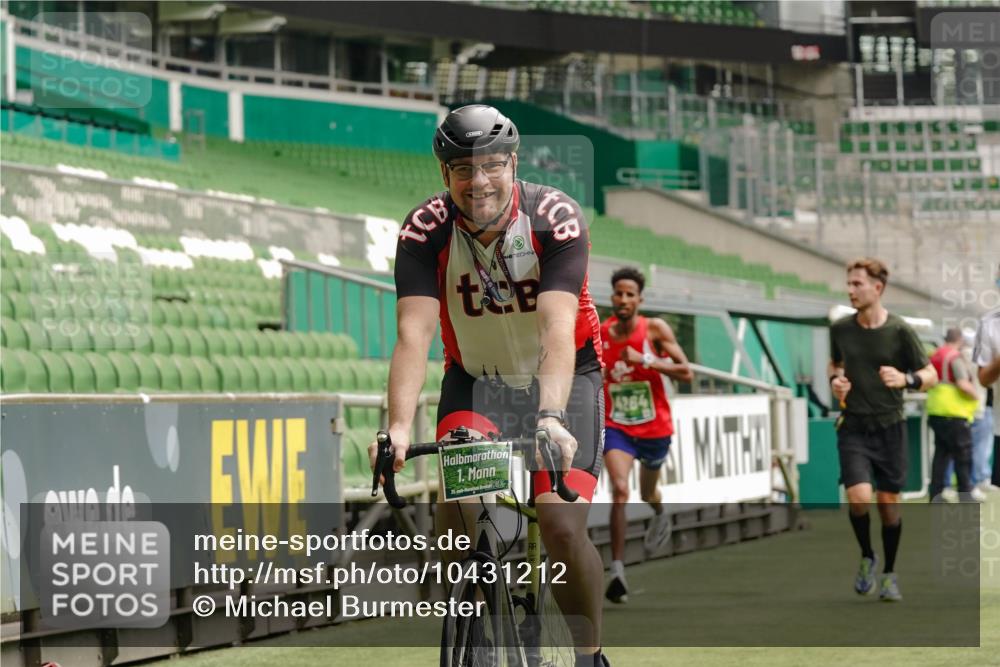 13.09.2026 - 21. swb-Marathon Bremen Michael Burmester http://msf.ph/oto/10431212 13.09.2026 12:26:48 Laufen im Stadion 103, 206, 238, 322, 447, 841, 875, 968, 1187, 1352, 1840, 2032, 2044, 2143, 129, 149, 236, 289, 798, 1483, 1490, 1567 meine-sportfotos.de
