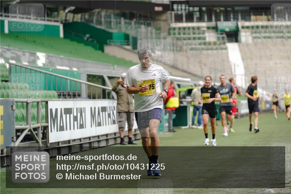 13.09.2026 - 21. swb-Marathon Bremen Michael Burmester http://msf.ph/oto/10431225 13.09.2026 10:22:32 Laufen im Stadion 10244, 10302, 10441, 10575, 10926, 11083, 11127, 11142, 11198, 11227, 11338, 11454, 11619, 11721, 11738, 11854, 11916, 11944, 12003, 12053, 12209, 12339, 12370, 12395, 12456, 12520, 12538, 13507, 13513, 13519, 13535, 13539, 13548, 13551, 13553, 13556, 13559, 13568, 13575, 13584, 13587, 13606, 13608, 13616, 13636, 13641, 13642, 10366, 10475, 11481, 11652, 12457, 13530, 13533, 13534, 13536, 13541, 13543, 13554, 13564 meine-sportfotos.de