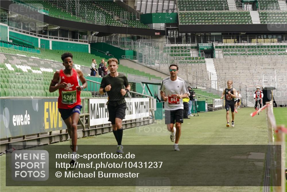 13.09.2026 - 21. swb-Marathon Bremen Michael Burmester http://msf.ph/oto/10431237 13.09.2026 12:26:50 Laufen im Stadion 103, 206, 238, 322, 420, 447, 841, 875, 968, 1187, 1352, 1840, 2032, 2044, 2143, 129, 149, 236, 289, 798, 1483, 1490, 1567 meine-sportfotos.de