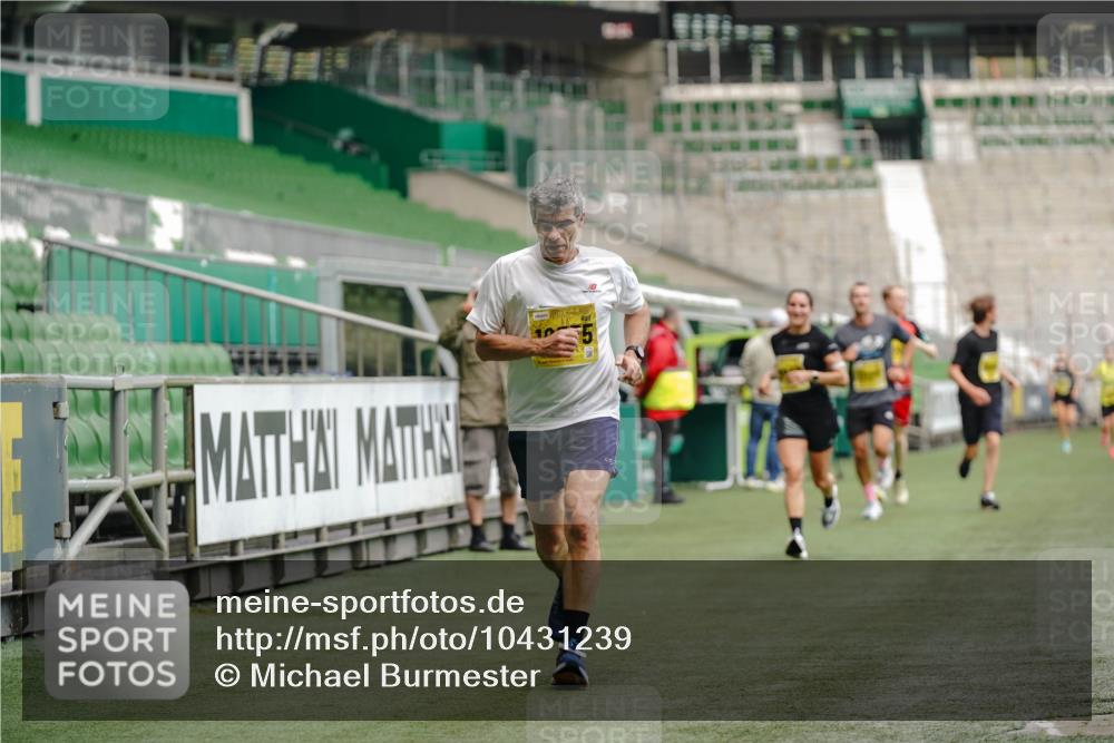 13.09.2026 - 21. swb-Marathon Bremen Michael Burmester http://msf.ph/oto/10431239 13.09.2026 10:22:32 Laufen im Stadion 10244, 10302, 10441, 10575, 10926, 11083, 11127, 11142, 11198, 11227, 11338, 11454, 11619, 11721, 11738, 11854, 11916, 11944, 12003, 12053, 12209, 12339, 12370, 12395, 12456, 12520, 12538, 13507, 13513, 13519, 13535, 13539, 13548, 13551, 13553, 13556, 13559, 13568, 13575, 13584, 13587, 13606, 13608, 13616, 13636, 13641, 13642, 10366, 10475, 11481, 11652, 12457, 13530, 13533, 13534, 13536, 13541, 13543, 13554, 13564 meine-sportfotos.de