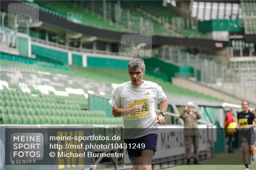 13.09.2026 - 21. swb-Marathon Bremen Michael Burmester http://msf.ph/oto/10431249 13.09.2026 10:22:33 Laufen im Stadion 10244, 10302, 10441, 10575, 10926, 11083, 11127, 11142, 11198, 11227, 11338, 11454, 11619, 11721, 11738, 11854, 11916, 11944, 12003, 12053, 12209, 12339, 12370, 12395, 12456, 12520, 12538, 13507, 13513, 13519, 13535, 13539, 13548, 13551, 13553, 13556, 13559, 13568, 13575, 13584, 13587, 13606, 13608, 13616, 13636, 13641, 13642, 10366, 10475, 11481, 11652, 12457, 13530, 13533, 13534, 13536, 13541, 13543, 13554, 13564 meine-sportfotos.de