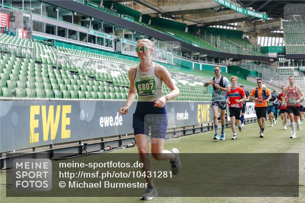 13.09.2026 - 21. swb-Marathon Bremen Michael Burmester http://msf.ph/oto/10431281 13.09.2026 13:04:11 Laufen im Stadion 178, 209, 210, 488, 534, 565, 596, 725, 762, 881, 940, 1014, 1239, 1307, 1343, 1373, 1456, 1458, 1460, 1479, 1611, 1649, 1653, 1656, 1687, 1771, 1780, 1941, 2023, 2223, 2369, 2421, 2430, 2434, 2452, 2513, 2625, 2723, 2779, 2851, 2867, 2872, 2891, 2900, 2910, 2919, 2934, 2957, 2977, 3028, 3114, 3135, 3217, 3320, 3343, 3360, 3402, 3419, 3425, 3454, 3460, 3510, 3521, 3579, 3585, 3597, 3618, 3796, 3846, 3859, 3909, 3938, 3970, 3983, 4077, 4133, 242 meine-sportfotos.de