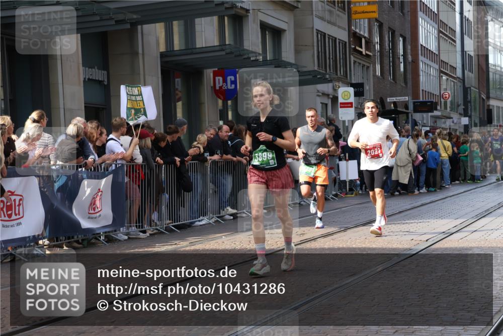 13.09.2026 - 21. swb-Marathon Bremen Strokosch-Dieckow http://msf.ph/oto/10431286 13.09.2026 13:11:07 Ziel 382, 1349, 2087, 3440, 3899, 6274, 7109, 8474, 8982, 9291, 9618, 9762, 335, 384, 697, 1385, 2021, 2759, 3448, 3484, 3647, 4023, 4429, 4475, 4571, 5079, 5155, 5168, 5314, 5387, 6471, 6657, 7115, 7136, 8183, 9410, 9622, 9659, 9762, 13248 meine-sportfotos.de