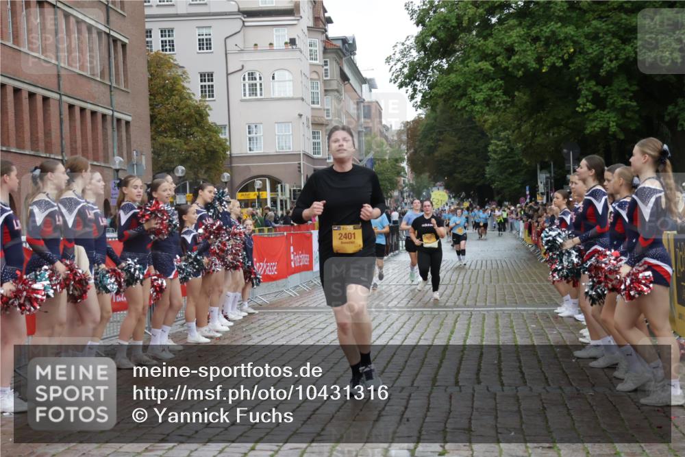 13.09.2026 - Kiel Lauf Yannick Fuchs http://msf.ph/oto/10431316 13.09.2026 11:15:51 Ziel 1605, 2414, 4309, 4571, 9175, 9348, 9708, 155, 1246, 2401, 3087, 5327, 11871, 12831, 12832, 12833, 12834, 2511, 3196, 4216, 9204, 9484, 2092, 2401 meine-sportfotos.de