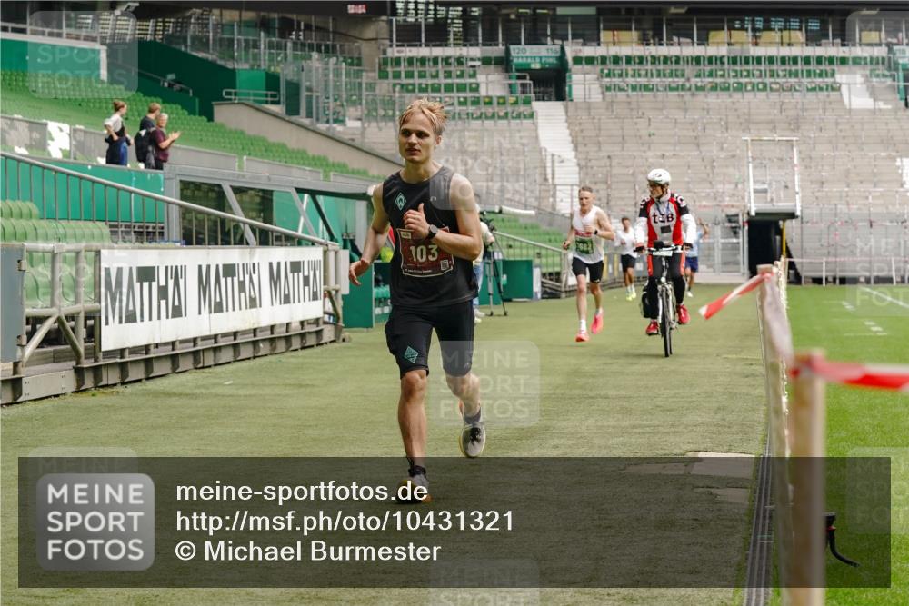 13.09.2026 - 21. swb-Marathon Bremen Michael Burmester http://msf.ph/oto/10431321 13.09.2026 12:26:56 Laufen im Stadion 103, 206, 238, 322, 420, 447, 841, 875, 968, 1187, 1352, 1840, 2032, 2044, 2143, 129, 149, 236, 289, 798, 1483, 1490, 1567 meine-sportfotos.de