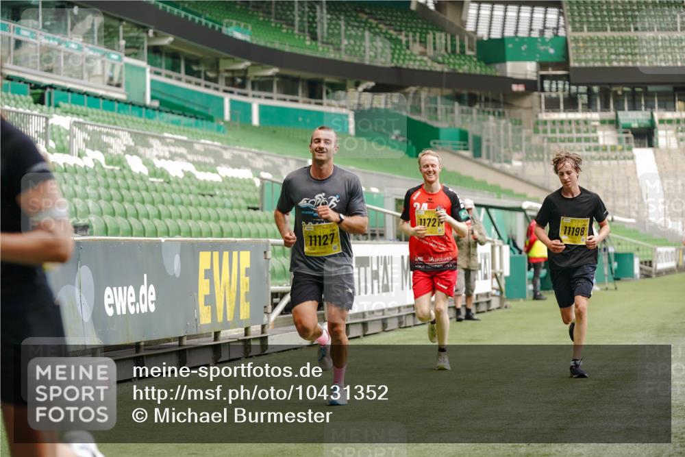 13.09.2026 - 21. swb-Marathon Bremen Michael Burmester http://msf.ph/oto/10431352 13.09.2026 10:22:39 Laufen im Stadion 10244, 10302, 10441, 10575, 10926, 11083, 11127, 11142, 11198, 11227, 11338, 11454, 11619, 11713, 11721, 11738, 11854, 11916, 11944, 12003, 12053, 12209, 12339, 12370, 12395, 12456, 12520, 12538, 13507, 13513, 13519, 13535, 13539, 13548, 13551, 13553, 13556, 13559, 13563, 13568, 13575, 13584, 13587, 13606, 13608, 13616, 13636, 13641, 13642, 10366, 10475, 11481, 11652, 12457, 13530, 13533, 13534, 13536, 13541, 13543, 13554, 13564 meine-sportfotos.de