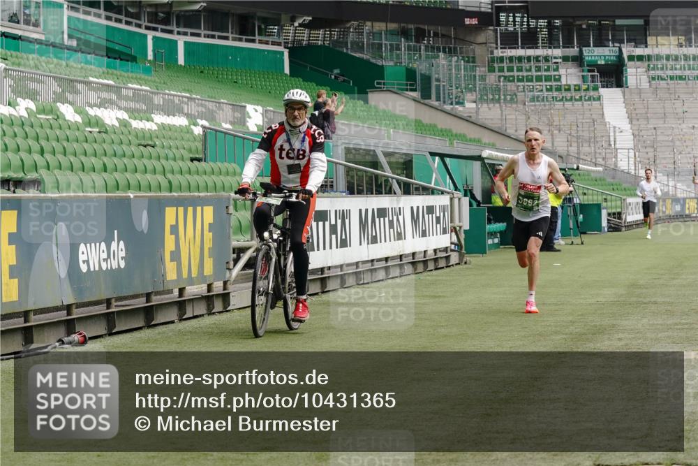 13.09.2026 - 21. swb-Marathon Bremen Michael Burmester http://msf.ph/oto/10431365 13.09.2026 12:27:00 Laufen im Stadion 103, 206, 238, 322, 420, 447, 841, 875, 968, 1187, 1352, 1840, 2032, 2044, 2143, 129, 149, 236, 289, 798, 1483, 1490, 1567 meine-sportfotos.de