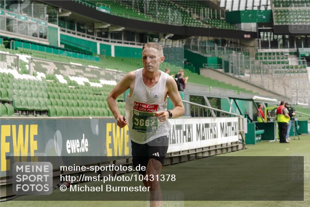 13.09.2026 - 21. swb-Marathon Bremen Michael Burmester http://msf.ph/oto/10431378 13.09.2026 12:27:02 Laufen im Stadion 103, 206, 238, 322, 420, 447, 841, 875, 968, 1187, 1352, 1840, 2032, 2044, 2143, 4264, 129, 149, 236, 289, 798, 1483, 1490, 1567 meine-sportfotos.de