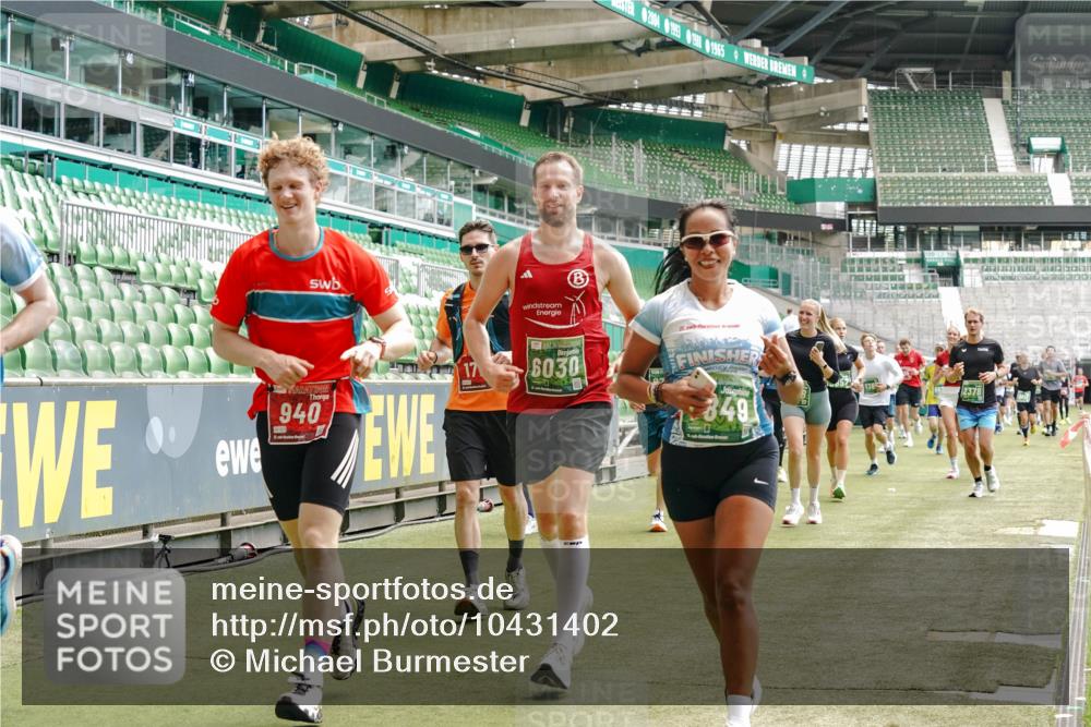 13.09.2026 - 21. swb-Marathon Bremen Michael Burmester http://msf.ph/oto/10431402 13.09.2026 13:04:15 Laufen im Stadion 178, 209, 210, 488, 534, 565, 596, 725, 762, 881, 940, 1014, 1239, 1307, 1343, 1373, 1456, 1458, 1460, 1479, 1611, 1627, 1649, 1653, 1656, 1687, 1771, 1780, 1932, 1941, 2023, 2223, 2369, 2421, 2430, 2434, 2452, 2513, 2625, 2723, 2851, 2867, 2872, 2891, 2900, 2910, 2919, 2934, 2957, 2977, 3028, 3135, 3217, 3320, 3343, 3360, 3402, 3419, 3425, 3454, 3460, 3510, 3521, 3579, 3597, 3618, 3796, 3846, 3859, 3909, 3938, 3970, 3983, 4077, 4133, 242 meine-sportfotos.de