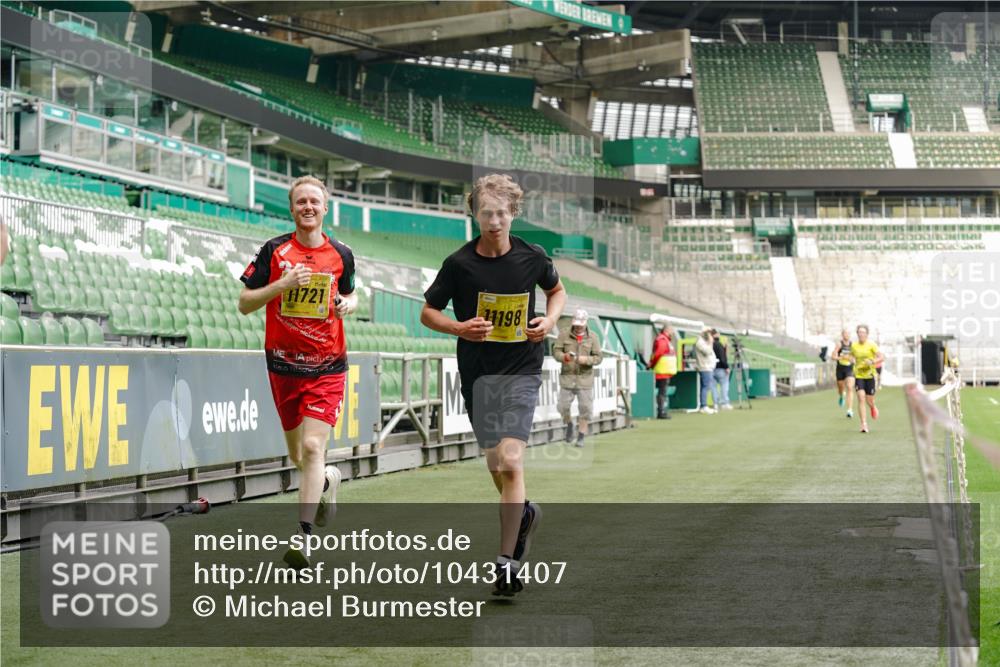 13.09.2026 - 21. swb-Marathon Bremen Michael Burmester http://msf.ph/oto/10431407 13.09.2026 10:22:41 Laufen im Stadion 10244, 10302, 10441, 10575, 10926, 11083, 11127, 11142, 11198, 11227, 11338, 11454, 11619, 11713, 11721, 11738, 11854, 11916, 11944, 12003, 12053, 12209, 12339, 12370, 12395, 12456, 12520, 12538, 13507, 13513, 13519, 13535, 13539, 13548, 13551, 13553, 13556, 13559, 13563, 13568, 13584, 13587, 13606, 13608, 13616, 13636, 13641, 13642, 10366, 10475, 11481, 11652, 12457, 13530, 13533, 13534, 13536, 13541, 13543, 13554, 13564 meine-sportfotos.de