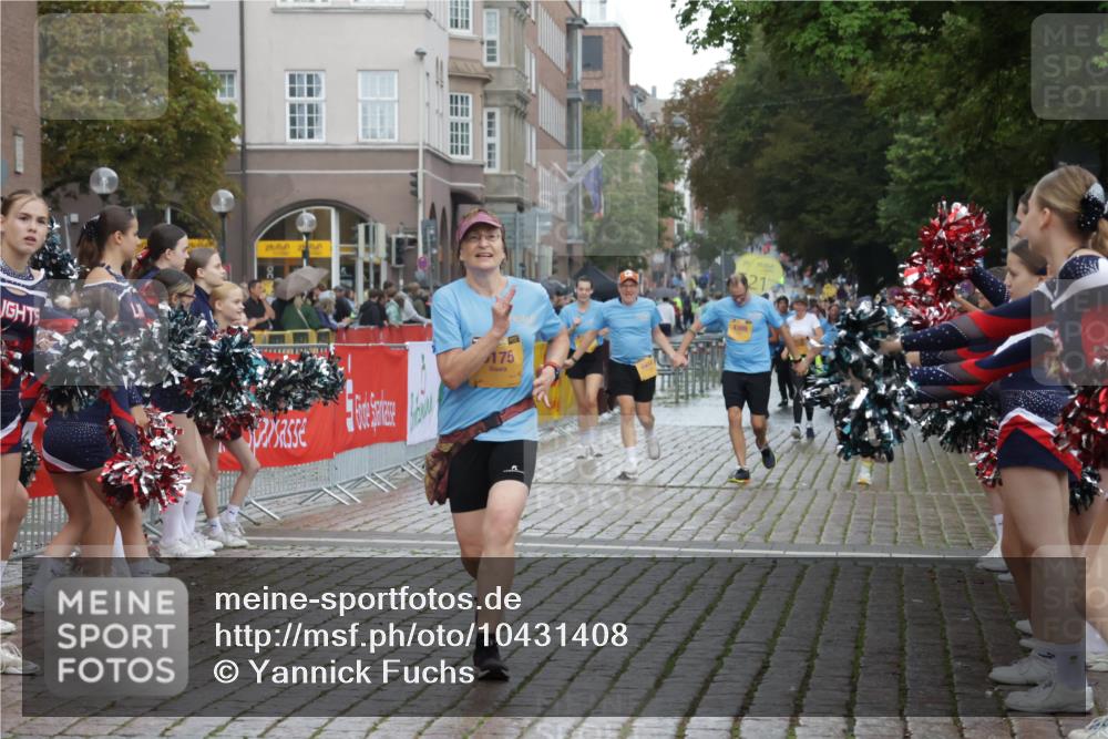 13.09.2026 - Kiel Lauf Yannick Fuchs http://msf.ph/oto/10431408 13.09.2026 11:16:13 Ziel 1391, 2511, 3196, 4216, 5714, 6211, 9484, 12556, 1605, 2414, 4216, 4309, 4571, 9175, 9204, 9348, 9708, 644, 2822, 5732, 5808, 6170, 6999, 9035, 9173, 9593, 11230, 11678, 11679, 11680, 12273, 12274, 12275, 1246, 3087, 12831, 12832, 12833, 12834 meine-sportfotos.de
