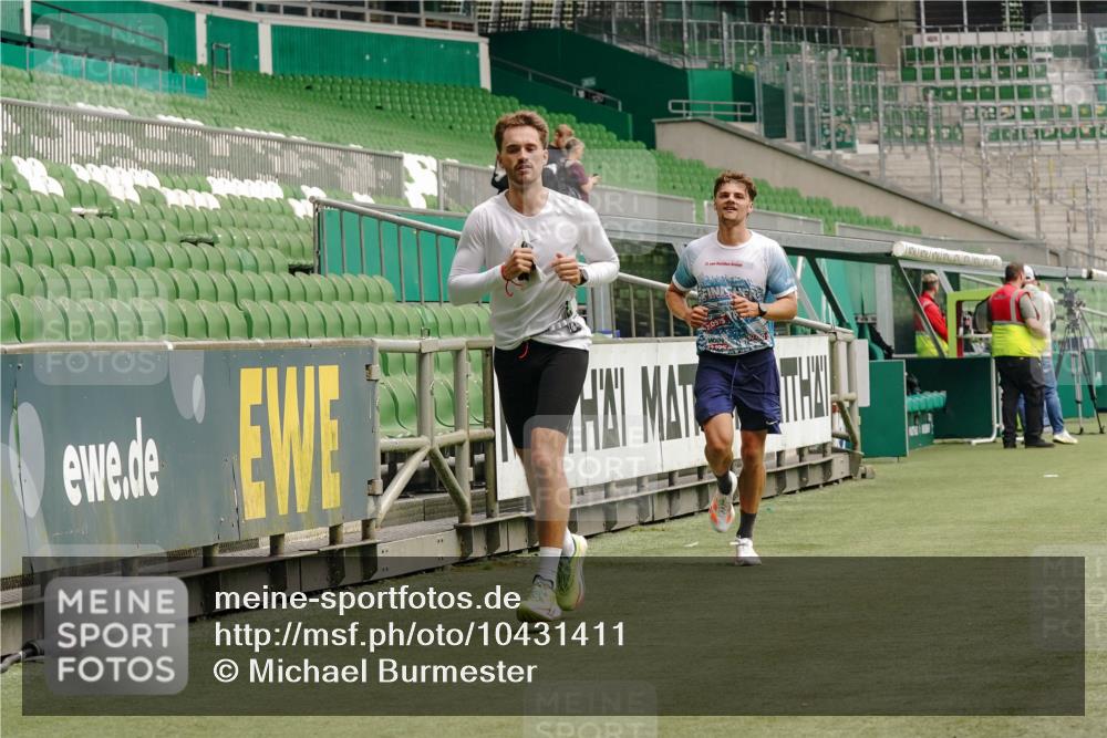 13.09.2026 - 21. swb-Marathon Bremen Michael Burmester http://msf.ph/oto/10431411 13.09.2026 12:27:14 Laufen im Stadion 103, 206, 238, 322, 420, 447, 841, 875, 1161, 1187, 1352, 1724, 1840, 1917, 2032, 2143, 3662, 4264, 129, 149, 289, 798, 1483, 1490, 1567 meine-sportfotos.de
