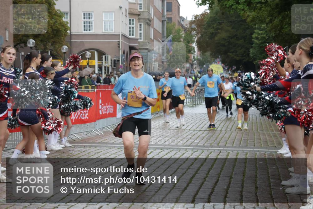 13.09.2026 - Kiel Lauf Yannick Fuchs http://msf.ph/oto/10431414 13.09.2026 11:16:13 Ziel 1391, 2511, 3196, 4216, 5714, 6211, 9484, 12556, 1605, 2414, 4216, 4309, 4571, 9175, 9204, 9348, 9708, 644, 2822, 5732, 5808, 6170, 6999, 9035, 9173, 9593, 11230, 11678, 11679, 11680, 12273, 12274, 12275, 1246, 3087, 12831, 12832, 12833, 12834 meine-sportfotos.de