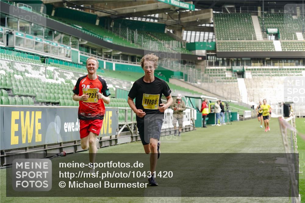 13.09.2026 - 21. swb-Marathon Bremen Michael Burmester http://msf.ph/oto/10431420 13.09.2026 10:22:41 Laufen im Stadion 10244, 10302, 10441, 10575, 10926, 11083, 11127, 11142, 11198, 11227, 11338, 11454, 11619, 11713, 11721, 11738, 11854, 11916, 11944, 12003, 12053, 12209, 12339, 12370, 12395, 12456, 12520, 12538, 13507, 13513, 13519, 13535, 13539, 13548, 13551, 13553, 13556, 13559, 13563, 13568, 13584, 13587, 13606, 13608, 13616, 13636, 13641, 13642, 10366, 10475, 11481, 11652, 12457, 13530, 13533, 13534, 13536, 13541, 13543, 13554, 13564 meine-sportfotos.de