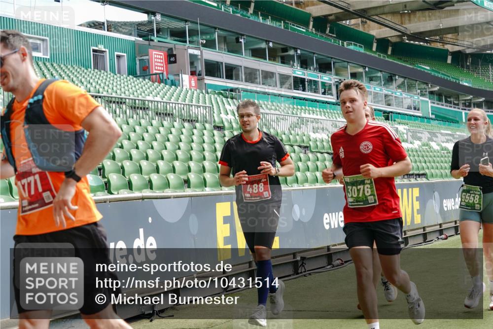 13.09.2026 - 21. swb-Marathon Bremen Michael Burmester http://msf.ph/oto/10431514 13.09.2026 13:04:18 Laufen im Stadion 178, 209, 210, 488, 534, 565, 596, 725, 762, 881, 940, 1014, 1239, 1307, 1343, 1373, 1456, 1458, 1460, 1479, 1611, 1627, 1649, 1653, 1656, 1687, 1771, 1780, 1914, 1932, 1941, 2023, 2126, 2223, 2369, 2430, 2434, 2452, 2513, 2625, 2723, 2851, 2867, 2872, 2891, 2900, 2910, 2919, 2934, 2957, 2959, 2977, 3028, 3135, 3217, 3320, 3343, 3360, 3402, 3419, 3425, 3454, 3460, 3510, 3521, 3579, 3597, 3618, 3796, 3846, 3859, 3909, 3938, 3970, 4077, 242 meine-sportfotos.de