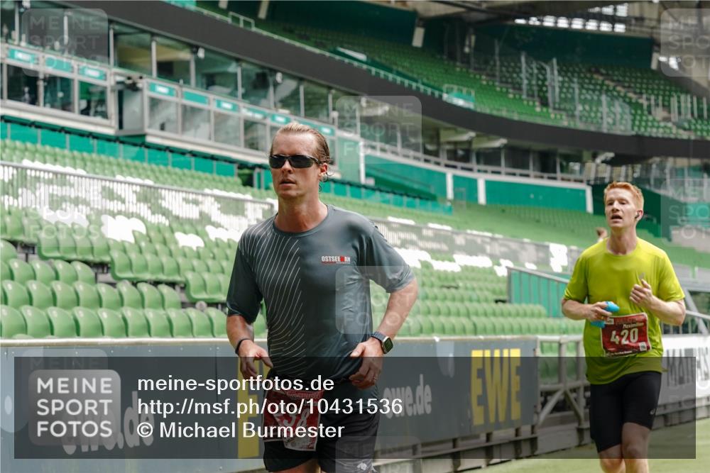13.09.2026 - 21. swb-Marathon Bremen Michael Burmester http://msf.ph/oto/10431536 13.09.2026 12:27:34 Laufen im Stadion 103, 206, 238, 322, 358, 420, 553, 574, 841, 875, 1161, 1253, 1256, 1352, 1525, 1724, 1783, 1917, 2032, 3662, 4264, 129, 149, 289, 798, 1313, 1483, 1490, 1544, 1567 meine-sportfotos.de
