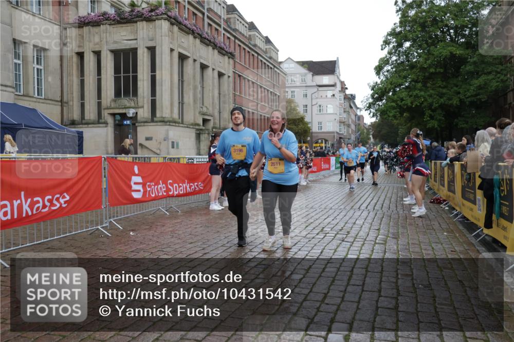 13.09.2026 - Kiel Lauf Yannick Fuchs http://msf.ph/oto/10431542 13.09.2026 11:16:39 Ziel 6170, 9035, 11230, 11584, 11926, 644, 1391, 2511, 2822, 3196, 5714, 5732, 5808, 6211, 6999, 9173, 9484, 9593, 11678, 11679, 11680, 12273, 12274, 12275, 12556, 608, 1925, 2050, 3995, 6977, 7800, 8630, 8964, 10554, 12226, 12370, 2511, 3196, 4216, 9204 meine-sportfotos.de