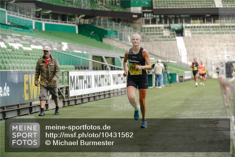 13.09.2026 - 21. swb-Marathon Bremen Michael Burmester http://msf.ph/oto/10431562 13.09.2026 10:22:49 Laufen im Stadion 10235, 10244, 10302, 10441, 10575, 10782, 10926, 11083, 11127, 11198, 11227, 11338, 11454, 11619, 11713, 11721, 11738, 11854, 11916, 11944, 12003, 12053, 12209, 12339, 12370, 12395, 12404, 12456, 12520, 12538, 13507, 13513, 13519, 13535, 13539, 13551, 13553, 13556, 13559, 13563, 13568, 13584, 13587, 13606, 13608, 13616, 13636, 13641, 13642, 10366, 10475, 11481, 11652, 13530, 13533, 13534, 13536, 13541, 13543, 13564 meine-sportfotos.de