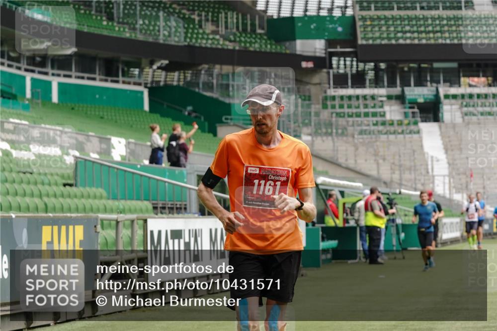 13.09.2026 - 21. swb-Marathon Bremen Michael Burmester http://msf.ph/oto/10431571 13.09.2026 12:27:40 Laufen im Stadion 103, 206, 238, 322, 358, 420, 553, 574, 841, 875, 1161, 1253, 1256, 1352, 1391, 1525, 1724, 1783, 1917, 2032, 3662, 4264, 149, 289, 798, 1313, 1483, 1490, 1544, 1567 meine-sportfotos.de