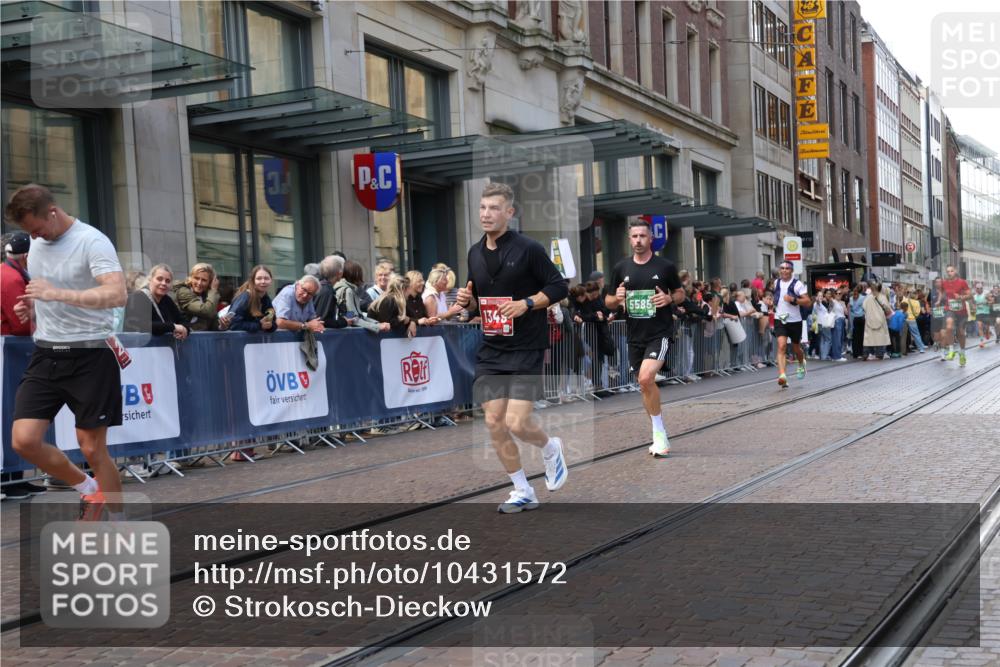 13.09.2026 - 21. swb-Marathon Bremen Strokosch-Dieckow http://msf.ph/oto/10431572 13.09.2026 13:11:25 Ziel 826, 863, 4368, 4651, 5521, 5585, 5893, 6059, 6668, 7109, 8982, 8996, 9398, 13055, 382, 1349, 2087, 3440, 3448, 3484, 3647, 3899, 4429, 6274, 8474, 9291, 9410, 9618, 9762 meine-sportfotos.de