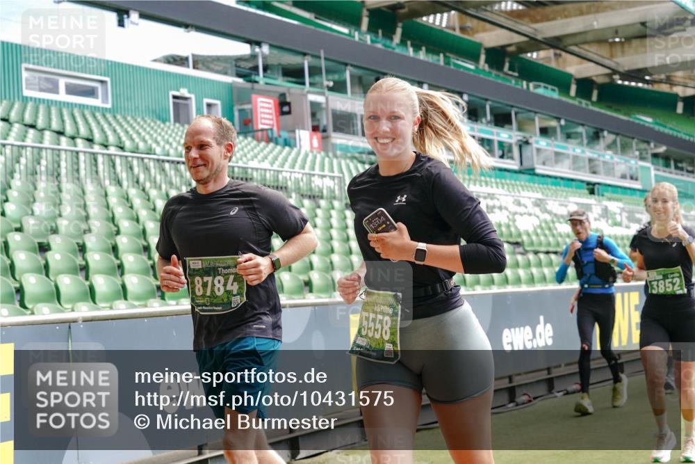 13.09.2026 - 21. swb-Marathon Bremen Michael Burmester http://msf.ph/oto/10431575 13.09.2026 13:04:19 Laufen im Stadion 178, 209, 210, 488, 534, 565, 596, 725, 762, 881, 940, 1014, 1239, 1307, 1343, 1373, 1456, 1458, 1460, 1479, 1611, 1627, 1649, 1653, 1656, 1687, 1771, 1780, 1914, 1932, 1941, 2023, 2126, 2223, 2369, 2430, 2434, 2452, 2513, 2625, 2723, 2851, 2867, 2872, 2891, 2900, 2910, 2919, 2934, 2957, 2959, 2977, 3028, 3135, 3217, 3320, 3343, 3360, 3402, 3419, 3425, 3454, 3460, 3510, 3521, 3579, 3597, 3618, 3796, 3846, 3859, 3909, 3970, 4077, 242 meine-sportfotos.de