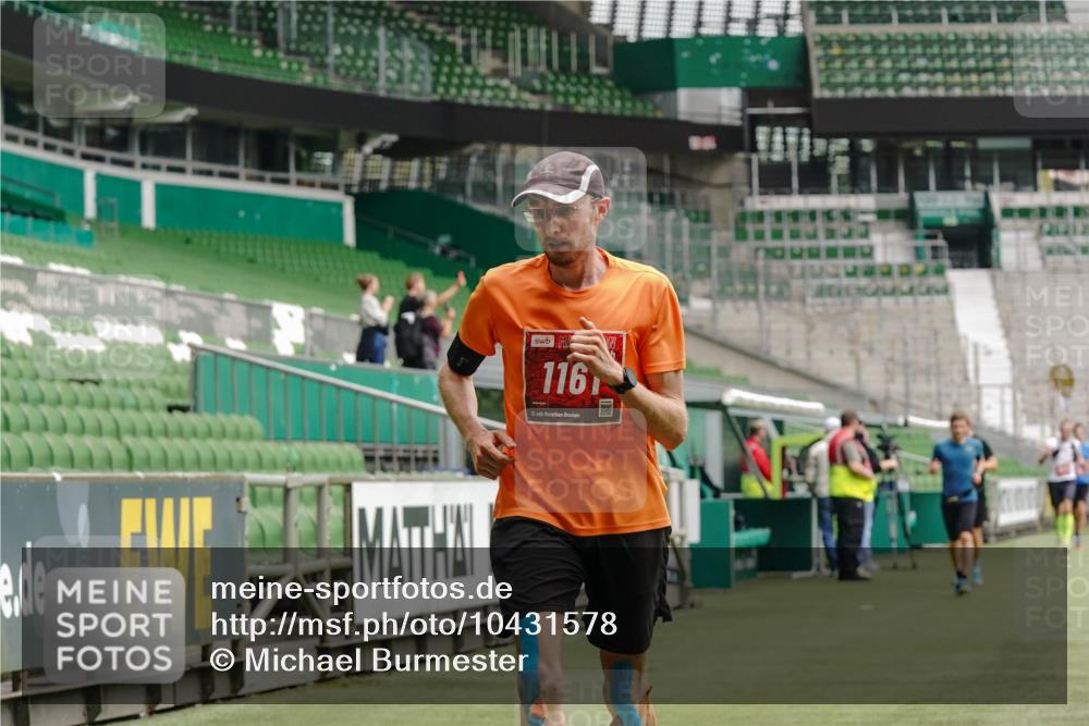 13.09.2026 - 21. swb-Marathon Bremen Michael Burmester http://msf.ph/oto/10431578 13.09.2026 12:27:41 Laufen im Stadion 103, 206, 238, 322, 358, 420, 553, 574, 649, 841, 875, 1161, 1253, 1256, 1352, 1391, 1525, 1724, 1783, 1917, 2032, 3662, 4264, 149, 289, 798, 1313, 1483, 1490, 1544, 1567 meine-sportfotos.de