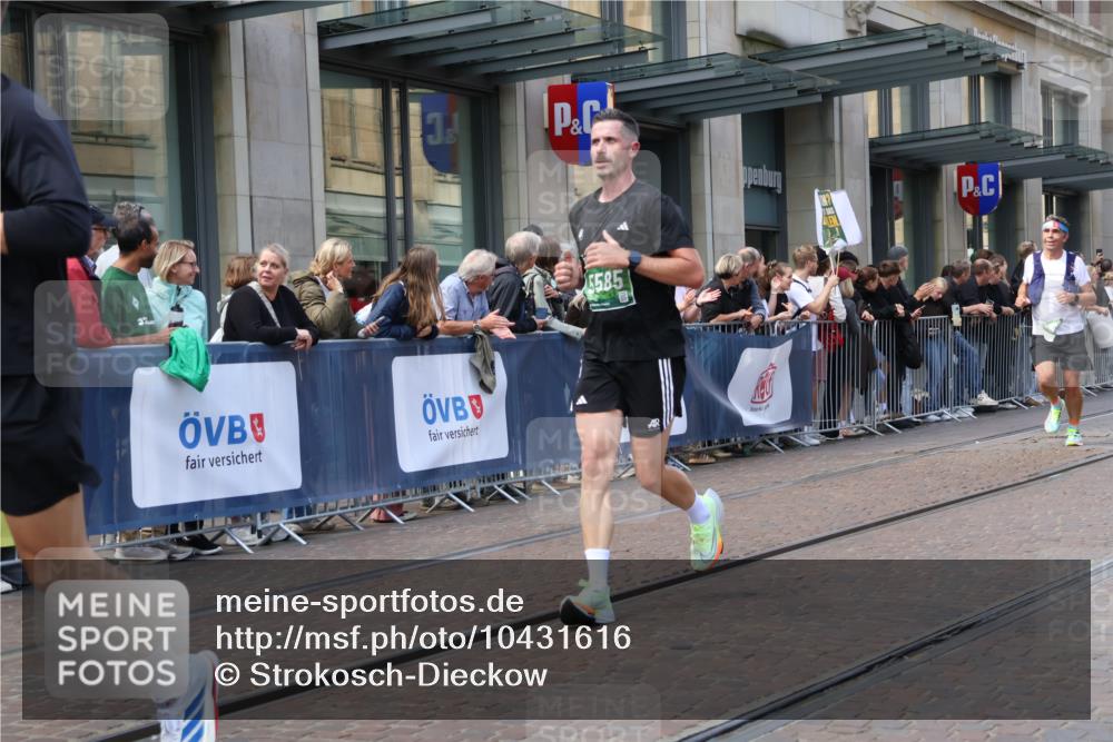 13.09.2026 - 21. swb-Marathon Bremen Strokosch-Dieckow http://msf.ph/oto/10431616 13.09.2026 13:11:26 Ziel 826, 863, 4368, 4651, 5521, 5585, 5893, 6059, 6668, 7109, 8982, 8996, 9398, 13055, 382, 1349, 2087, 3440, 3448, 3484, 3647, 3899, 4429, 6274, 7109, 8474, 9291, 9618, 9762 meine-sportfotos.de